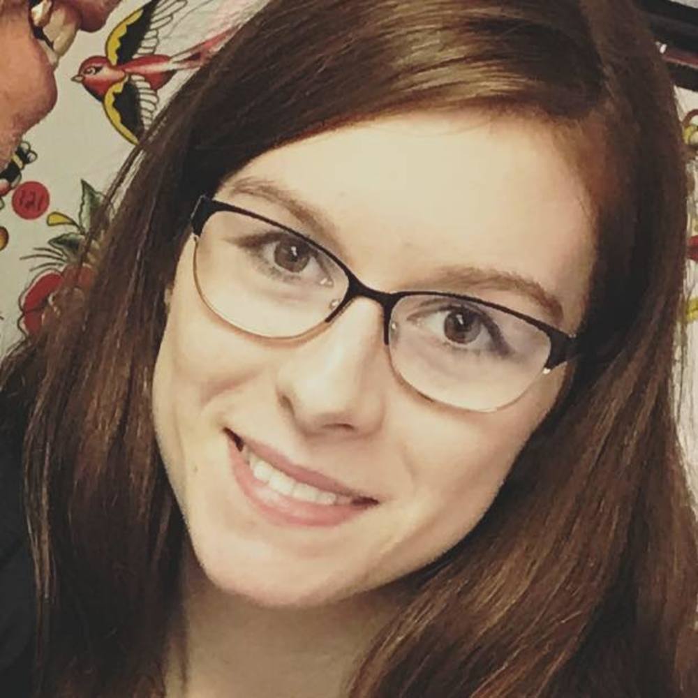 Meet your Posher, Larissa